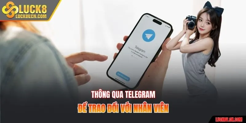 Thông qua Telegram để trao đổi với nhân viên